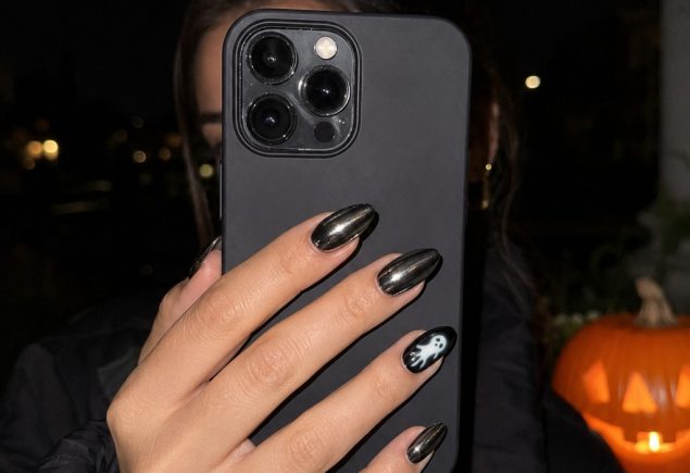 Halloween nails 2026, dark chrome nails with ghost accent design