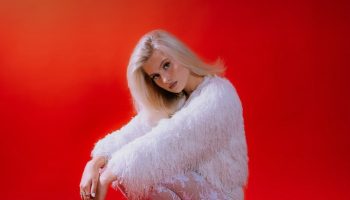 How to wear a white feather top styling guide