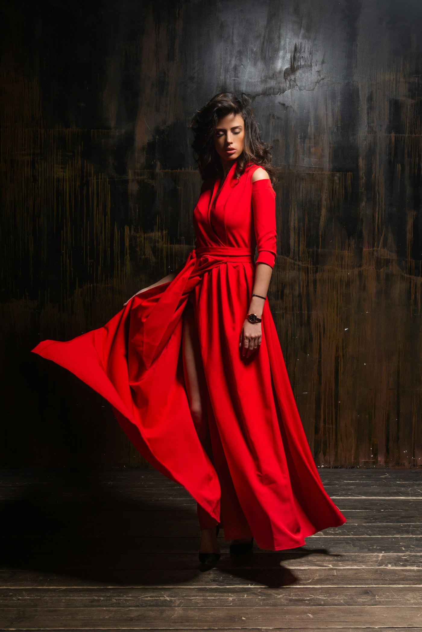 Woman wearing a red dress with three quarter sleeves